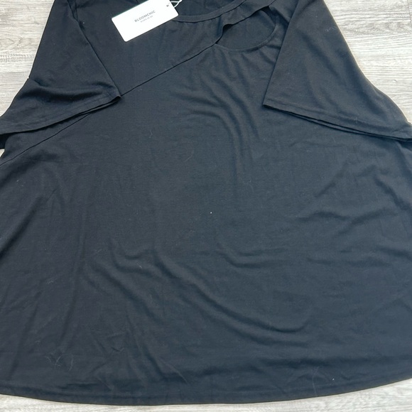 BloomChic Tops - BloomChic Black Short Sleeve Tee